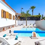 Dom wakacyjny Anastasia Ii With Heated Pool