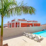 Dom wakacyjny Anastasia Ii With Heated Pool *