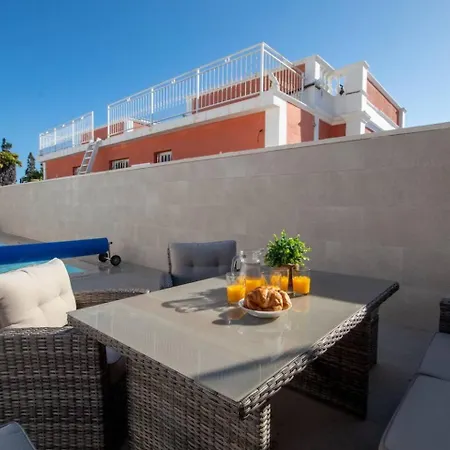 Luna Ii With Heated Pool Holiday home *