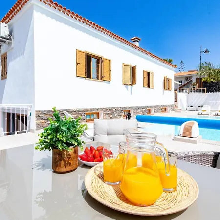 Luna Ii With Heated Pool Holiday home *